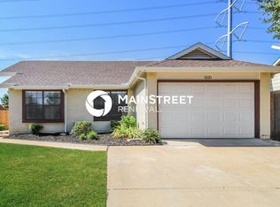 5520 Creek Valley Dr, Arlington, TX 76018