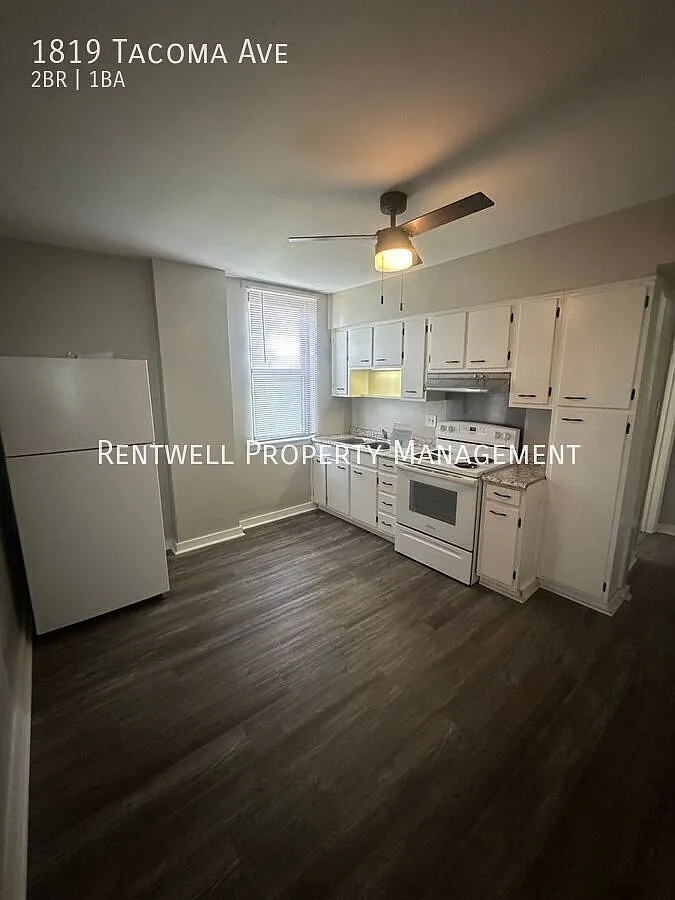Updated 2-Bedroom Apartment with Modern Finishes — Photo 2