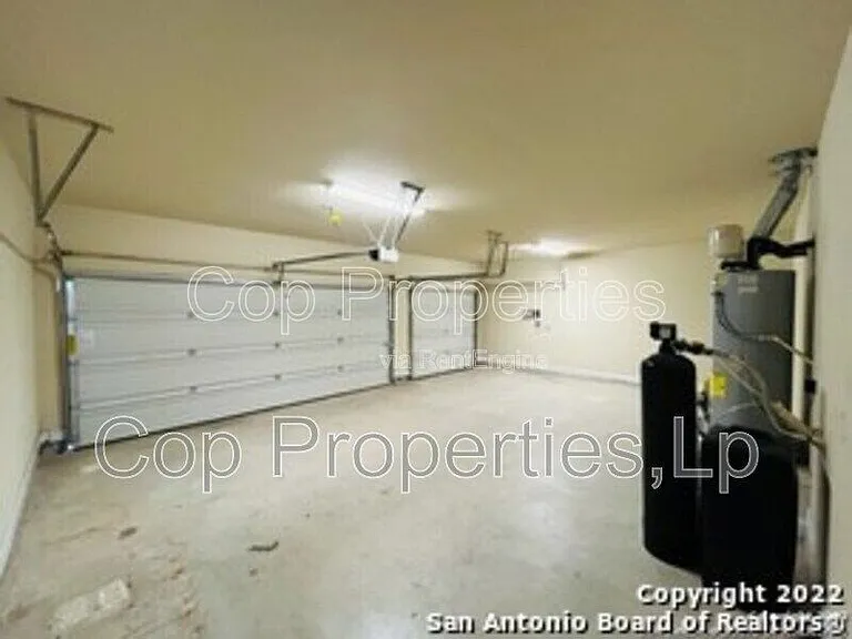 8221 Dublin Frst — Photo 20
