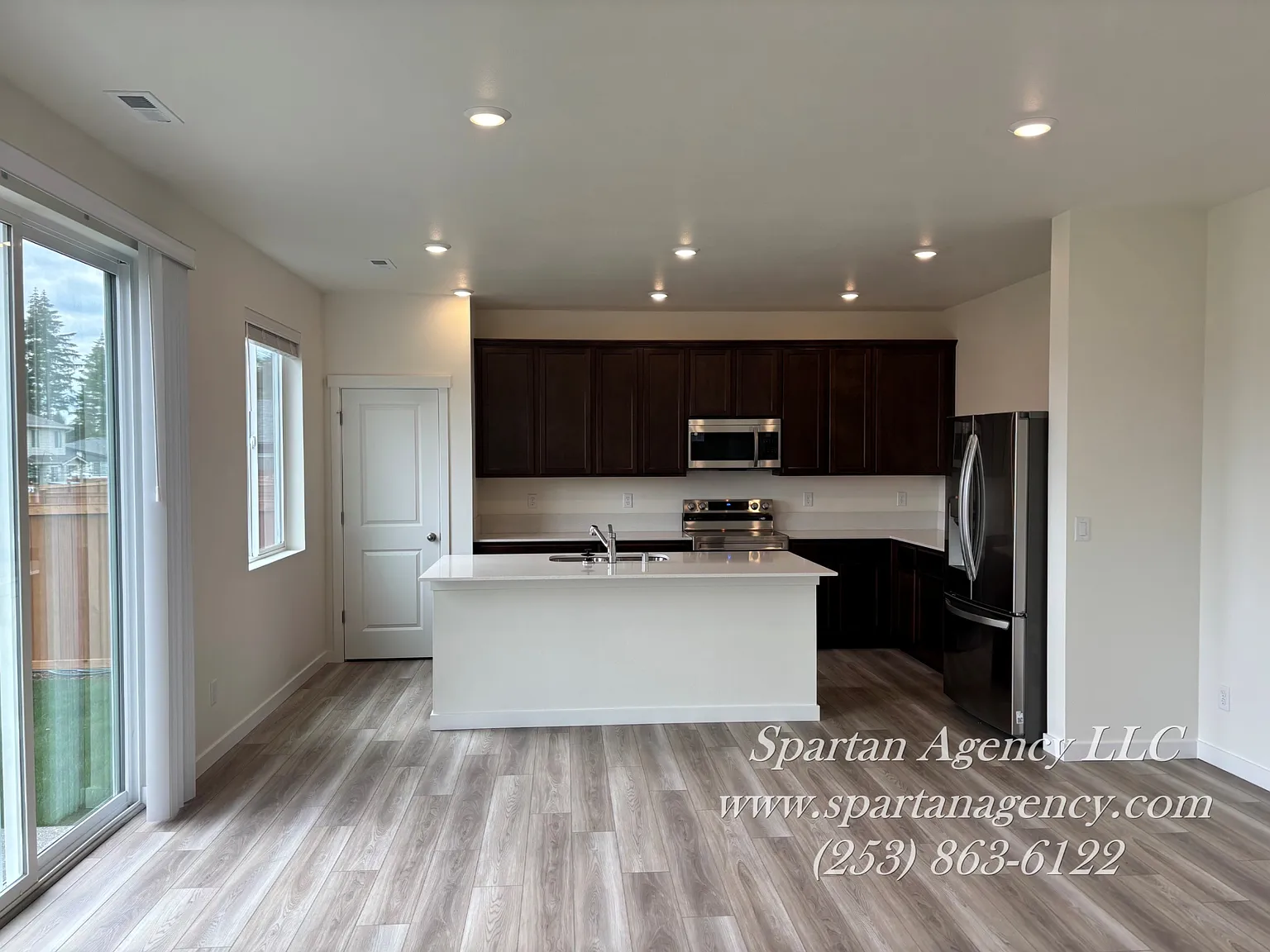 3 bed, 2.5 bath, 2230 sqft, $3,600 — Photo 2