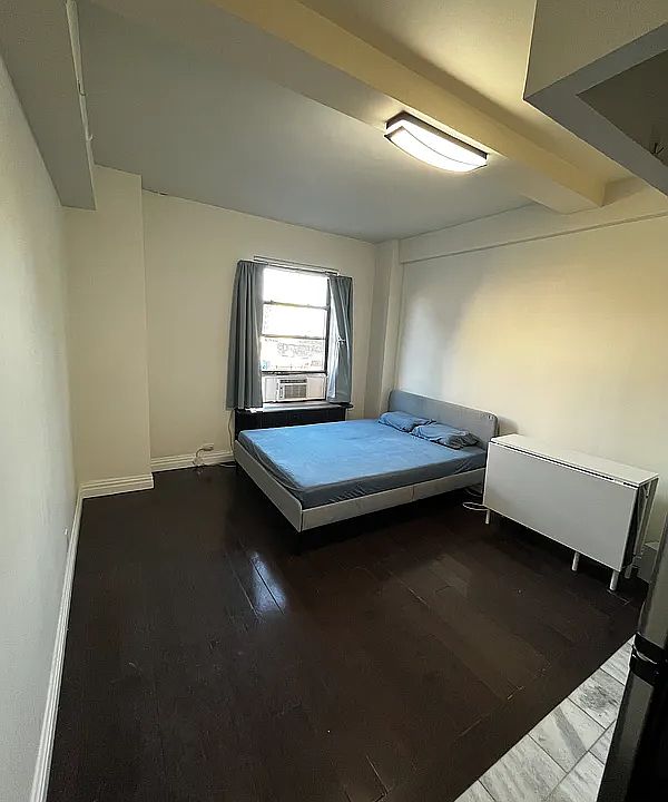 1st image of 250 W 100th St APT 911