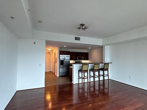 4th image of 253 10th Ave Unit 705