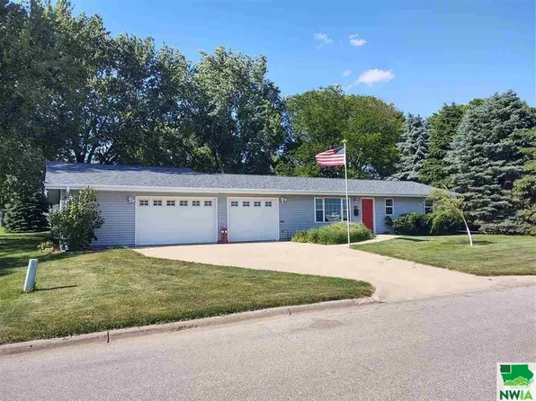 200 E Ash St, Cleghorn, IA 51014