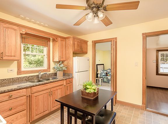 5th image of 214 Spring St