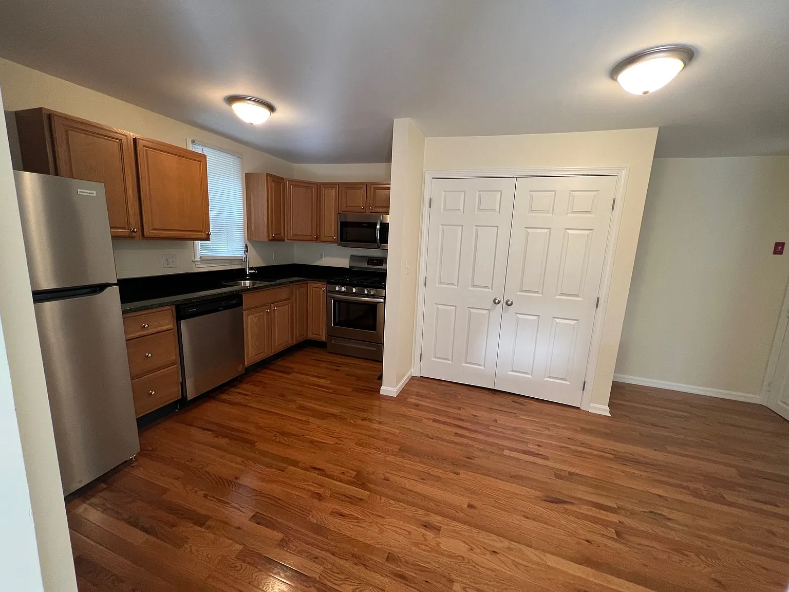 3 bed, 1050 sqft, $2,800 — Photo 4