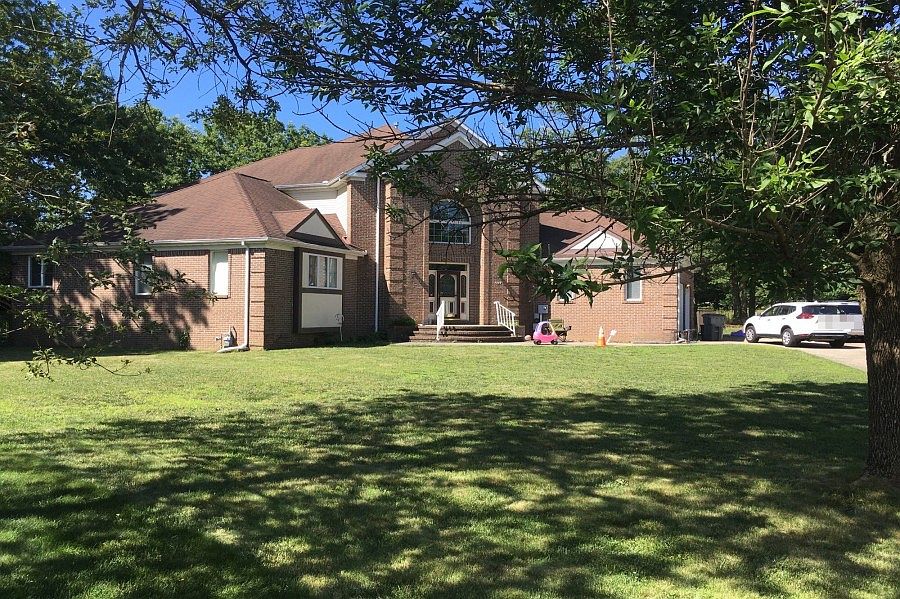 1st image of 1347 Forest Glen Ct
