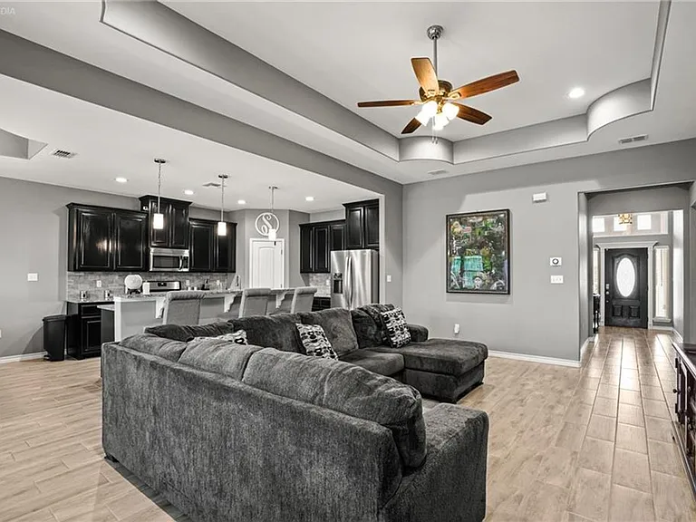 3921 Woodhouse Ln — Photo 14