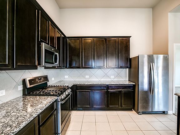5th image of 505 Palmilla St