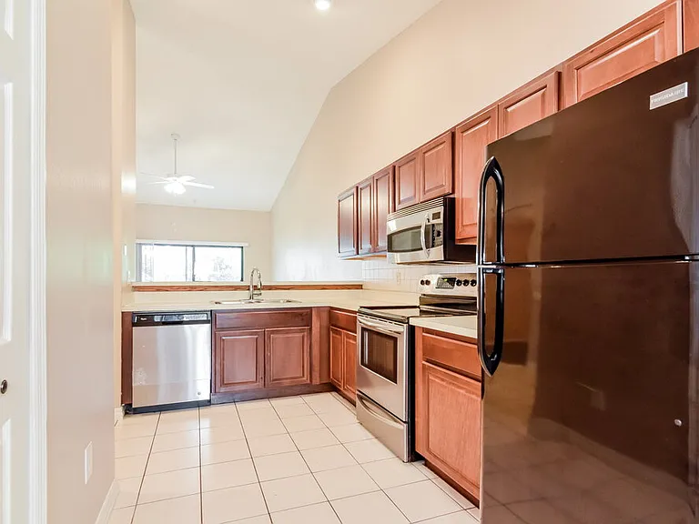 2526 Wrencrest Cir — Photo 8