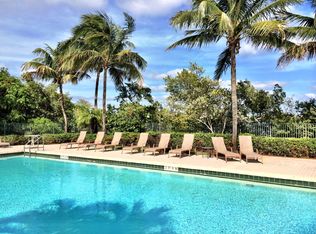 800 Scotia Dr APT 202, Hypoluxo, FL 33462