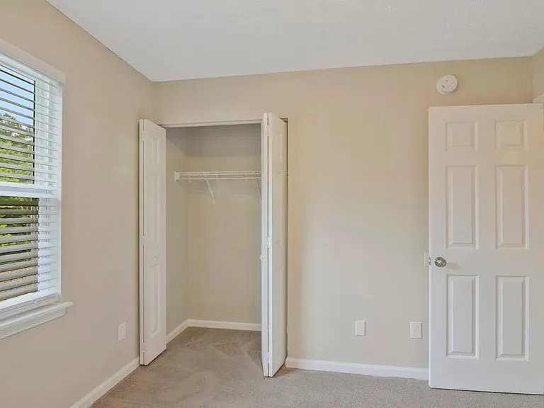 109 Knightwood Dr — Photo 5