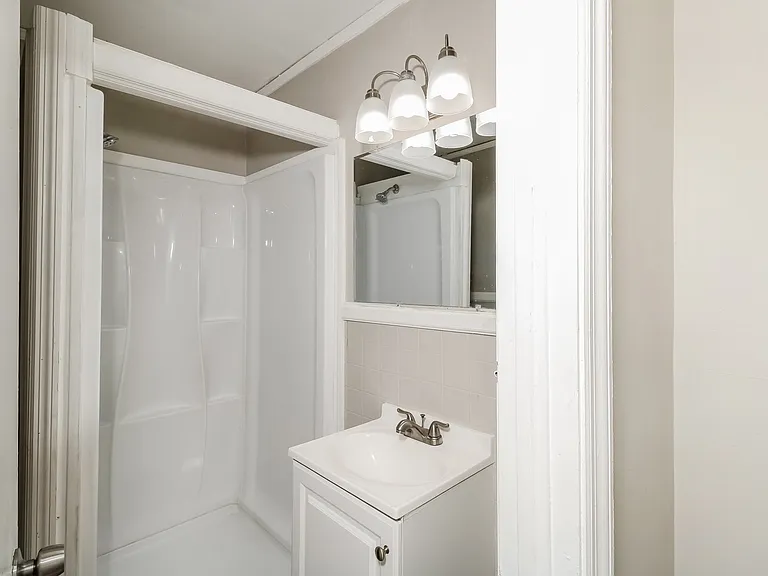 1071921_022_main_bathroom_13152984.jpg