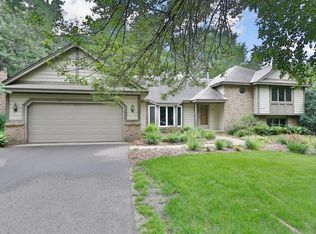 678 Lake Pine Dr, Shoreview, MN 55126