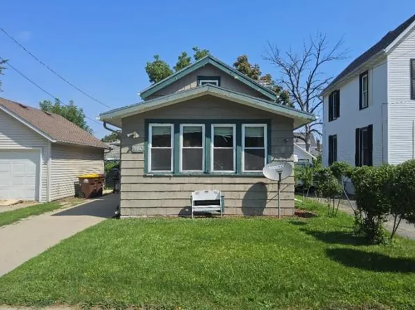 540 W American St, Freeport, IL 61032