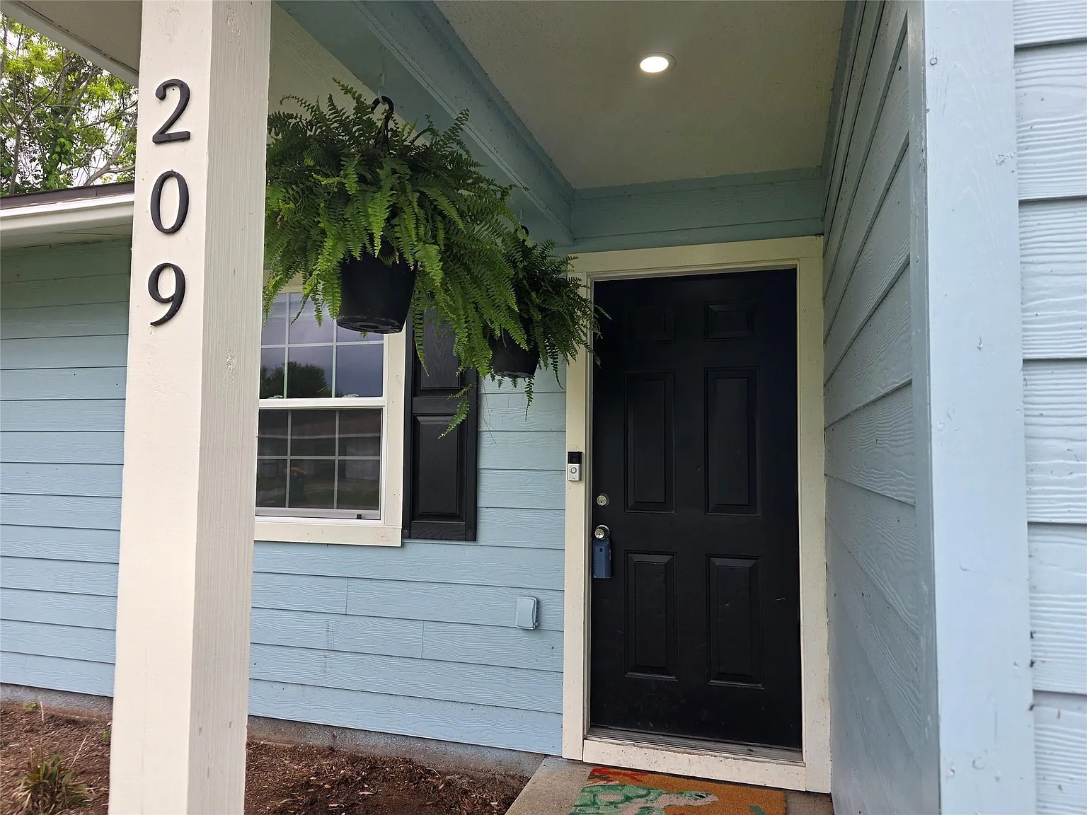 3 bed, 1.5 bath, 1105 sqft, $1,500 — Photo 1