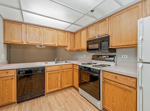 5th image of 480 E Montrose Ave APT 305
