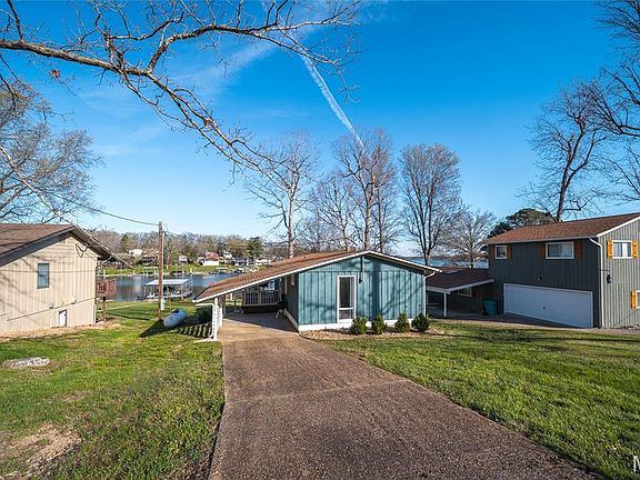 2nd image of 1946 Lakeshore Dr