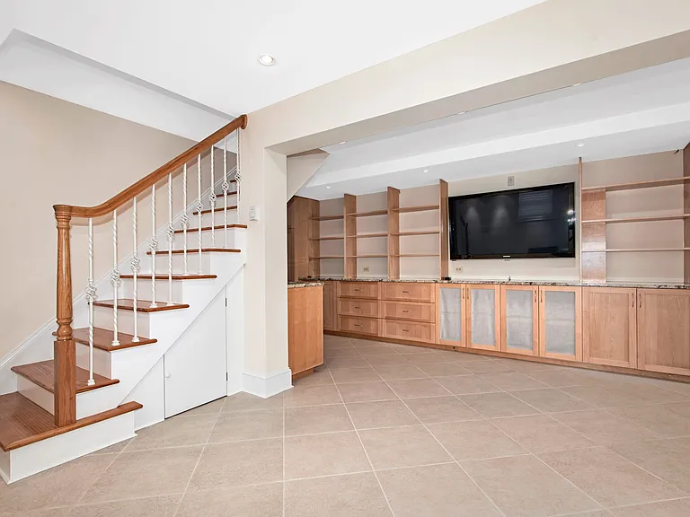 17 Haven Ave — Photo 21