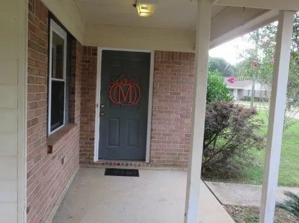 12401 Wynn Dr S, Grand Bay, AL 36541