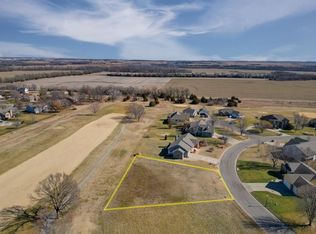 624 Quail Nest Rd, Winfield, KS 67156