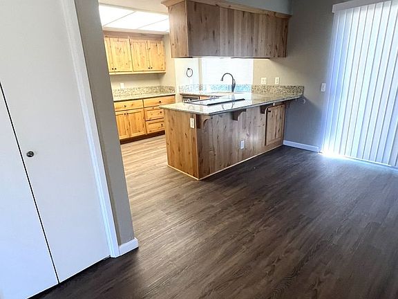 4th image of 2769 White Ave #F