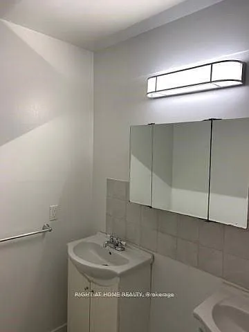 751 Queen St E #3 — Photo 5