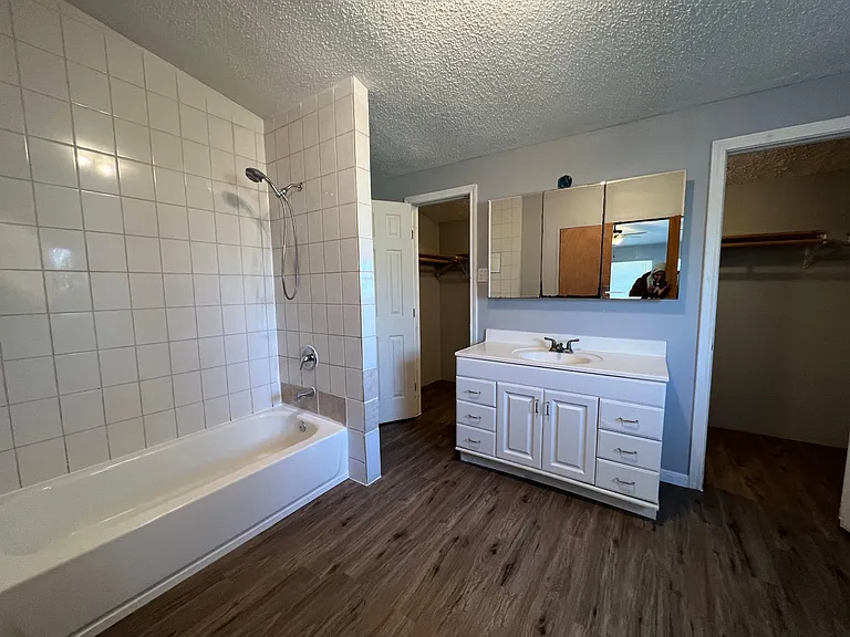 9100 Puritan Way — Photo 4