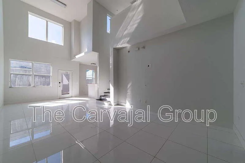 3 bed, 2.5 bath, 1570 sqft, $2,550 — Photo 3