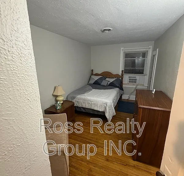 2835 Midwood Ave — Photo 2