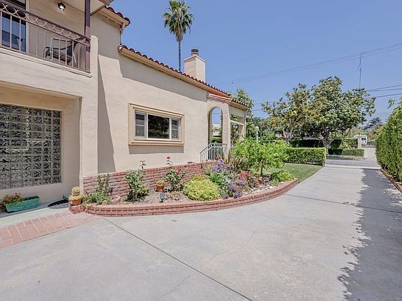3rd image of 1436 N Arroyo Blvd #B