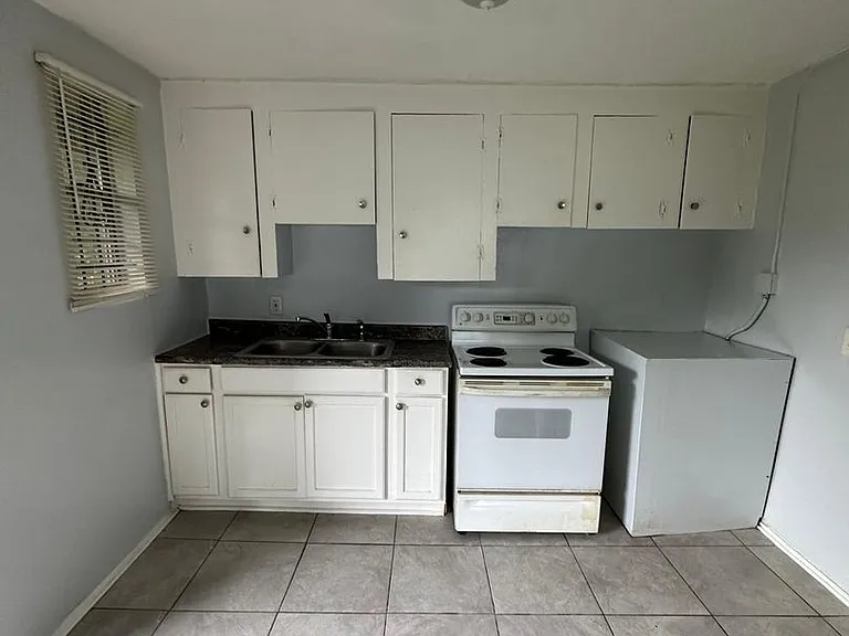 1364 Harrison St — Photo 8