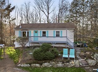 6 Ramsay Rd W, Hewitt, NJ