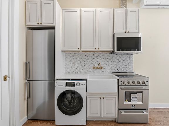 3rd image of 63 Nassau St #201