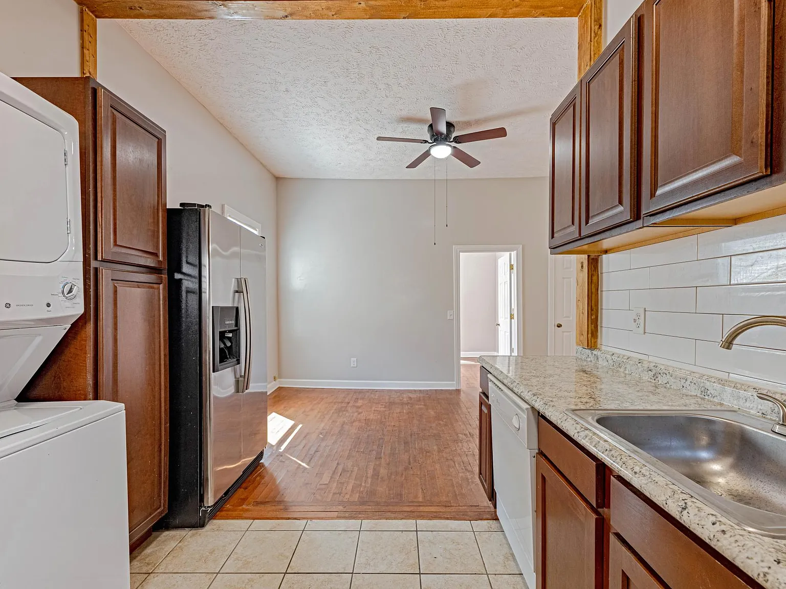 2 bed, 900 sqft, $1,795 — Photo 2