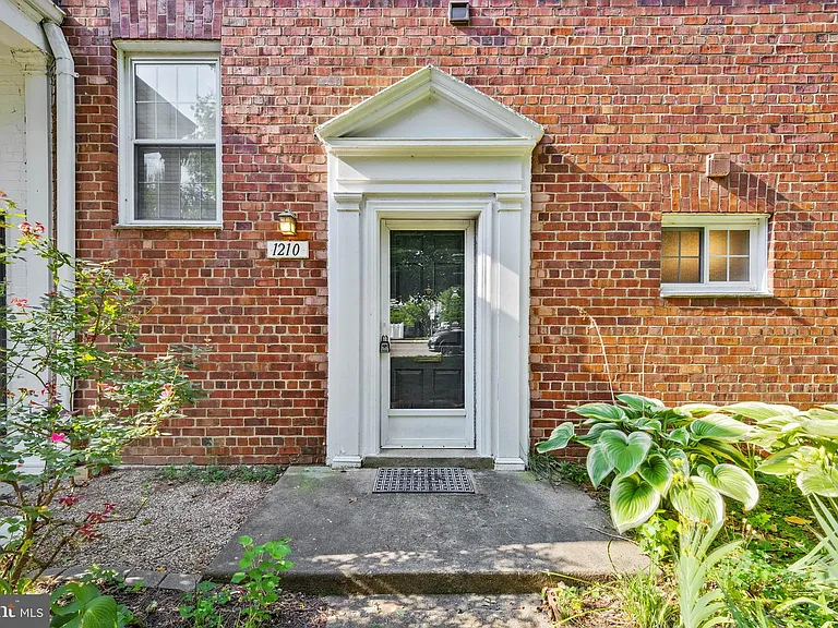 1210 Martha Custis Dr #503 — Photo 1