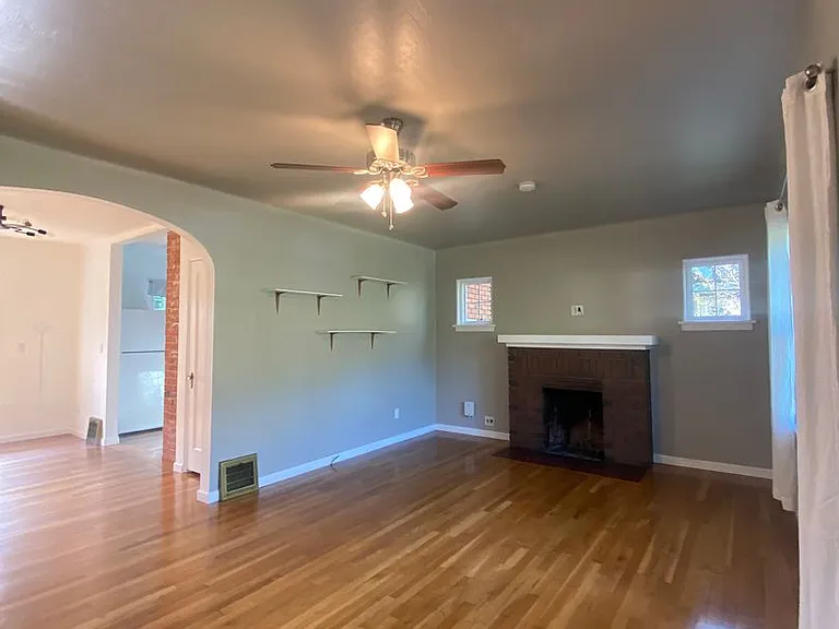 1303 S Garfield St — Photo 2
