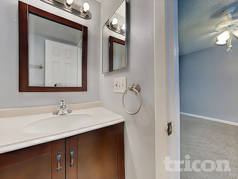 8235 Donaldson Dr — Photo 17