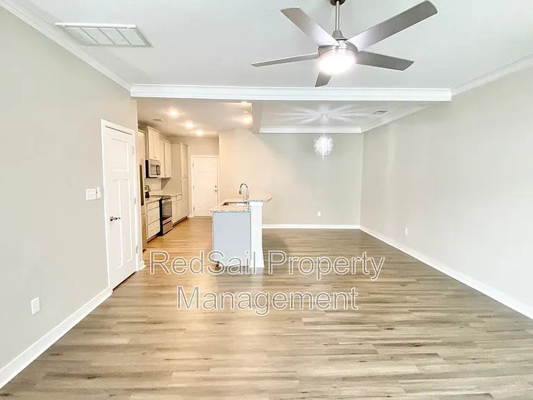 208 Fishers Ct — Photo 5