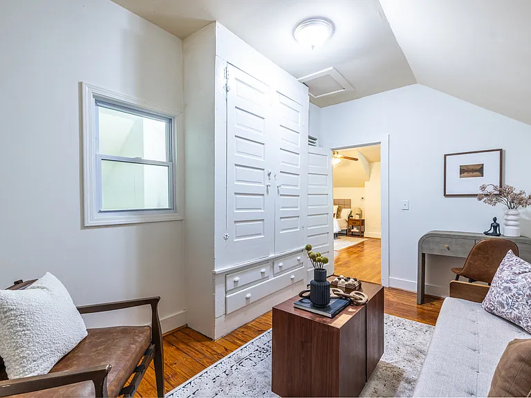 1206 Mansfield Ave NE #B — Photo 6