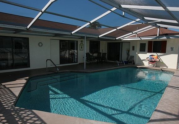 3rd image of 27 Cloverdale Ct S