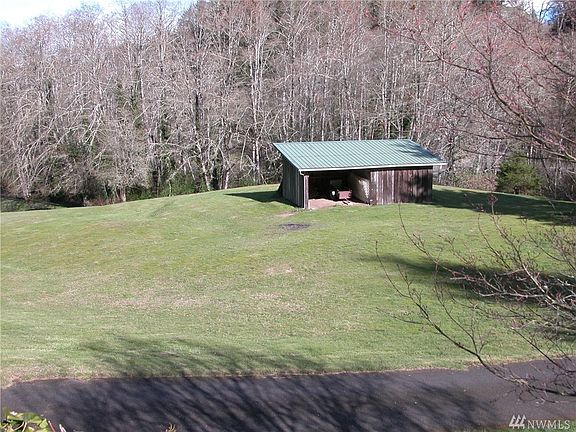 4th image of 1386 NE Hoffs Dr