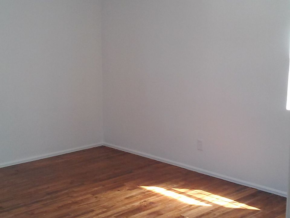 2nd image of 1601 E Ezmirlian St