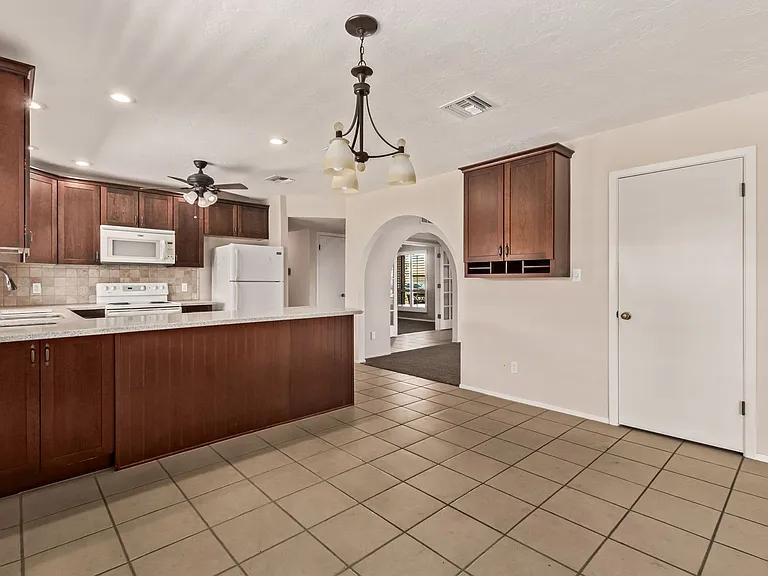 2637 E Sierra St — Photo 11