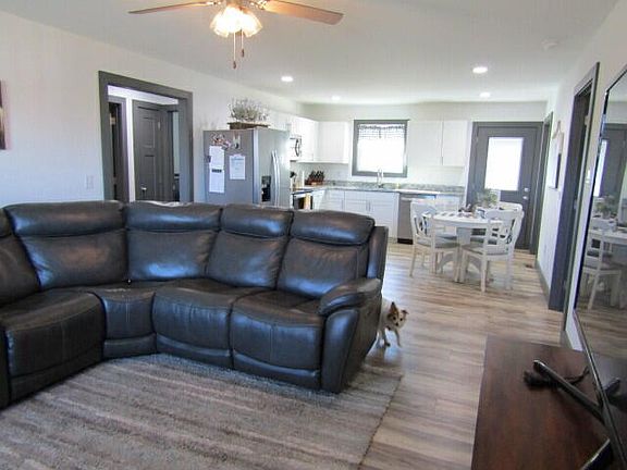 2nd image of 403 Douglas Ct