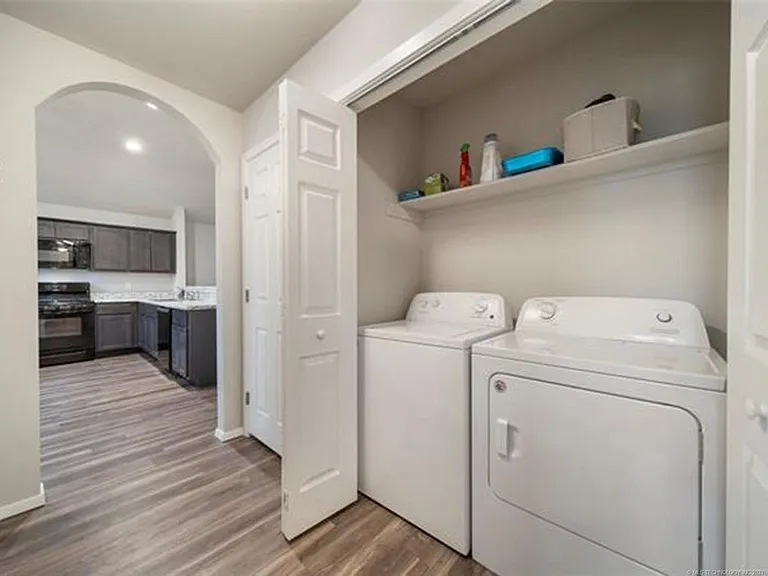 1204 E Quincy St — Photo 22