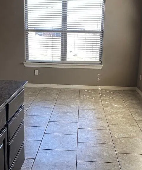 2886 N Seneca Ave — Photo 5