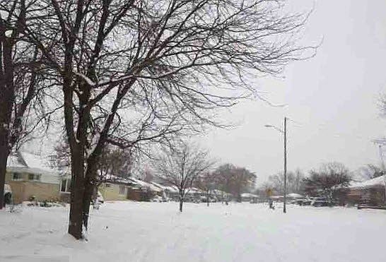 2nd image of 450 N Leona Ave