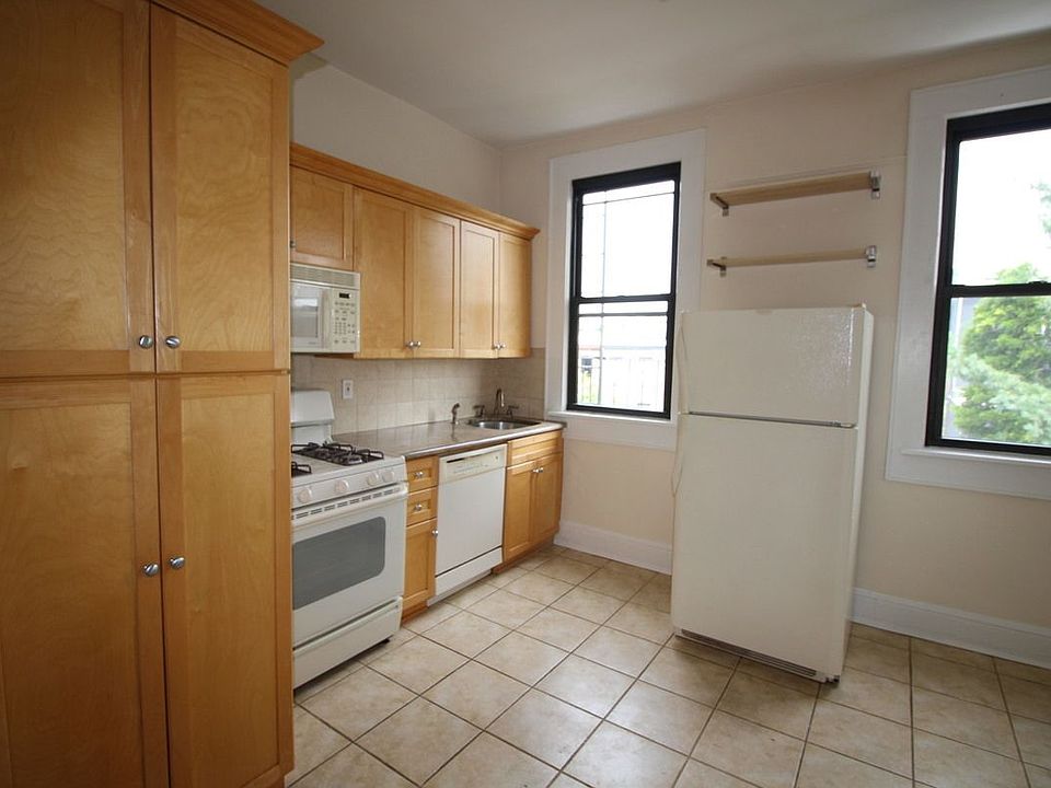 1st image of 223 Carroll St #5