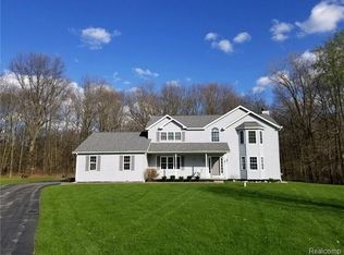 11015 Shoreside Dr, Davisburg, MI 48350