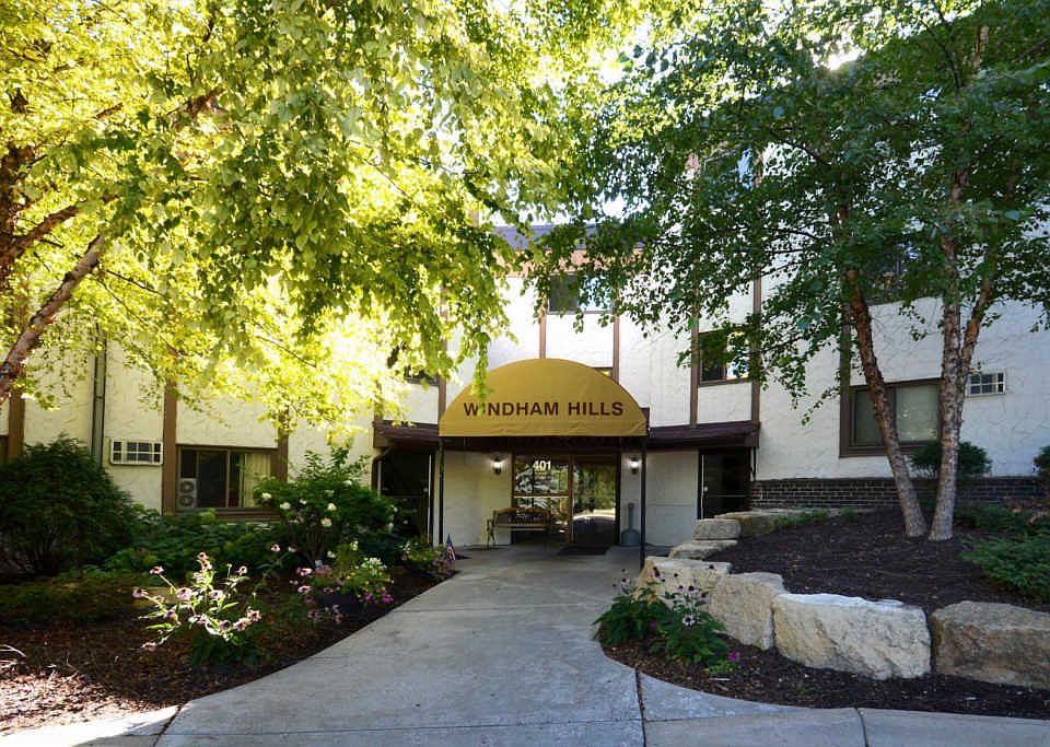 1st image of 401 E Burnsville Pkwy APT 106